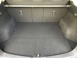 ラゲージルーム!後ろのシートは片方ずつ倒せます。乗る人や積む荷物に応じてアレンジが可能ですので多彩に使えてとても便利です。