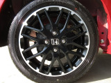 アルミホイール付きで足元もスタイリッシュに!