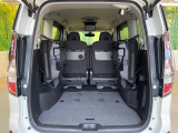 後席を格納すると、これだけの広さが!シーンに合わせたシートアレンジで、大きな荷物も積むことが出来ます♪