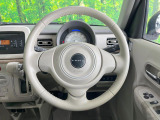 インテリアに合わせたデザインのステアリングは、運転される方のことも考え、運転しやすい形状、大きさです。是非一度、実際に触ってお確かめください。