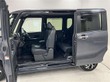 助手席側はセンターピラーのない【ワンダフルオープンドア】!人の乗り降りはもちろん!荷物の載せ下ろしもしやすくなっています!