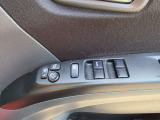 サイドミラーは電動格納式となっており、狭い駐車場でもキズがつくリスクを抑えられます