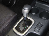 誤操作の少ないゲート式シフトレバーを装備しております