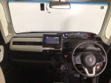 【前方視界】開放的な前方視界!運転がしやすく疲れにくいです♪窓が大きく、見通しがとっても良いおクルマですよ♪