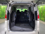 後席を格納すると、これだけの広さが!シーンに合わせたシートアレンジで、大きな荷物も積むことが出来ます♪