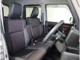 シート位置が高く広くて使いやすい室内空間です。ガラスが大きいので開放感があり、視界が良いので運転しやすいです♪