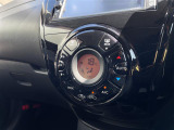 【 オートエアコン 】車内温度を感知して自動で温度調整をしてくれるのでいつでも快適な車内空間を創り上げます!//