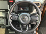 運転しやすいステアリング。【ステアリングオーディオスイッチ】付。【オートライトシステム】装備!