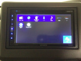 スマートフォンに接続すると、音楽を聴くことができます♪もちろんFM/AMラジオもお聞きいただけますよ♪