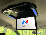 【フリップダウンモニター】大画面モニターで後席でもエンタメをお楽しみいただけます。小さなお子様にも大人気の装備です♪