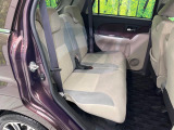 後部座席も気になるようなキズ・汚れやへたり等、大きなダメージはなく、良好な状態です。