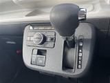 【 シフト 】シフトも操作しやすく快適なドライブを楽しんでいただけます。