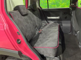 後部座席も気になるようなキズ・汚れやへたり等、大きなダメージはなく、良好な状態です。