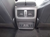 後席用の空調吹き出し口 ・後席シートのシートヒーター・USB電源ポート装備