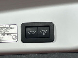 【パワーバックドア】スマートキーや運転席のボタンを押すだけでリアゲートが自動で開閉します!荷物を持っている時や、高い位置にあるバックドアを閉める際に便利な機能です♪