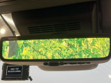 【デジタルインナーミラー】後席の大きな荷物や同乗者で後方が確認しづらい時でも安心!カメラが撮影した車両後方の映像をルームミラー内に表示。クリアな視界で状況の確認が可能です!