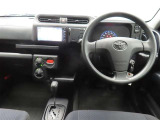 ぜひ展示車の運転席に座ってみてください。