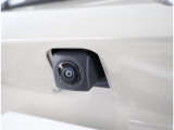 バックカメラが付いているので後方確認が非常にしやすいです。今や運転初心者も熟練者も必須装備!ついていて損はないですね♪