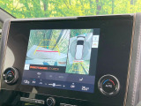【パノラミックビューモニター】専用のカメラにより、上から見下ろしたような視点で360度クルマの周囲を確認することができます☆死角部分も確認しやすく、狭い場所での切り返しや駐車もスムーズに行えます。