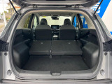 後席を格納すると、これだけの広さが!シーンに合わせたシートアレンジで、大きな荷物も積むことが出来ます♪