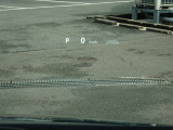カラーヘッドアップディスプレイ付き。少ない視線移動で情報を確認できるので、運転の疲労軽減に繋がりますよ♪