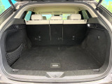 積み下ろしのしやすいデッキにはたっぷりと荷物を積み込んでいただけます。遊びから仕事まで、様々なシーンで頼れます♪