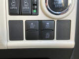 運転席横にあるスイッチです。スマートアシストやアイドリングストップ、横滑り防止機能をOFFにするものです。