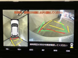 パノラミックビューモニター付きです。車両を上から見たような映像をディスプレイオーディオ画面に表示。運転席からの目視だけでは見にくい、車両周辺の状況をリアルタイムでしっかり確認できます。