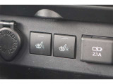 運転席と助手席にシートヒーターが付いています。