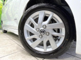 【純正14インチアルミホイール】外観にマッチした純正アルミホイールを装着しております。各種社外アルミホイールや、スタッドレスタイヤも取扱いしております。是非ご相談ください♪