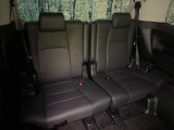 3列目シートはもちろん状態良好☆大人でもゆったりと座って頂けますので、大人数でのお出かけもラクラクです♪ご家族で、気の知れた仲間で、ドライブに行くのが楽しみですね♪