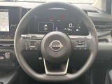 ハンドルは軽やかに回り 気持ちよく運転が出来ます。クルーズコントロール搭載で長距離運転の疲労を軽減出来ます。