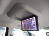 純正後席専用モニター付き!HD液晶パネル搭載モニターでリモコン付き!家族みんなで映画を楽しめます。
