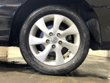 【純正アルミホイール】外観にマッチした純正アルミホイールを装着しております。各種社外アルミホイールや、スタッドレスタイヤも取扱いしております。是非ご相談ください♪