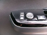 ドアミラーの鏡面の調節、格納は運転席からすべて操作できます!