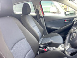 運転席シート廻りは使用感も少なく、良好な状態となっています。前オーナー様が丁寧に使っていたことがよくわかりますね。