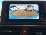 バックモニター付きですので、日常の駐車はもちろん、人や障害物のなど後方が映像で確認出来るので安心です!補助装置になりますので、目視でもご確認ください。