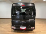 令和7年11月登録走行6kmの届出済未使用車☆ターボエンジン搭載!広々としたキャビンを実現したスクエアボディを採用。最小回転半径4.2mで狭い駐車場そして細道や曲道での走行もスムーズに行えます。