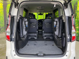後席を格納すると、これだけの広さが!シーンに合わせたシートアレンジで、大きな荷物も積むことが出来ます♪