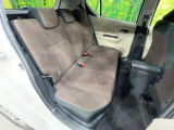 後部座席も気になるようなキズ・汚れやへたり等、大きなダメージはなく、良好な状態です。