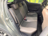 後部座席も気になるようなキズ・汚れやへたり等、大きなダメージはなく、良好な状態です。