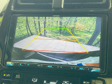 【バックカメラ】駐車時に後方がリアルタイム映像で確認できます。大型商業施設や立体駐車場での駐車時や、夜間のバック時に大活躍!運転スキルに関わらず、今や必須となった装備のひとつです!
