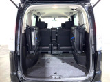 後席を格納すると、これだけの広さが!シーンに合わせたシートアレンジで、大きな荷物も積むことが出来ます♪