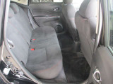 後部座席は3人乗車してもゆったりしておりコンパクトカーとは思えないサイズです。