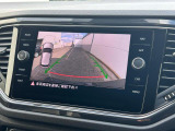バックカメラを搭載しパークディスタンスコントロール付きです。障害物の距離を音とイラストでお知らせしますので慣れない駐車場でも安心して停められます