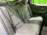 後部座席も気になるようなキズ・汚れやへたり等、大きなダメージはなく、良好な状態です。
