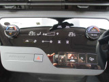 扱い易いオートエアコン!オールシーズン快適です!シフトもボタン式です