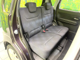 後部座席も気になるようなキズ・汚れやへたり等、大きなダメージはなく、良好な状態です。