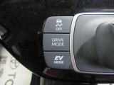 EVドライブモードで、エンジン音や排気ガスを気にすることなく走れます。早朝・深夜や屋内の駐車場などで重宝しますよ♪