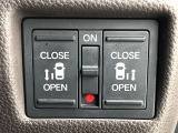 【両側パワースライドドア】スマートキーや運転席のスイッチで後席両側スライドドアの開閉が可能♪電動だから力を入れてドアを開ける必要が無く、小さなお子様でも簡単に開け閉めでき快適です♪